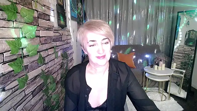 Snapshot of Hot_Girl87 chatting on December 7, 2024, 7:10 pm Hot Girl87 online show from December 7, 2024, 7:10 pm