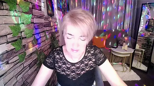 Snapshot of Hot_Girl87 chatting on December 8, 2024, 7:11 pm Hot Girl87 online show from December 8, 2024, 7:11 pm