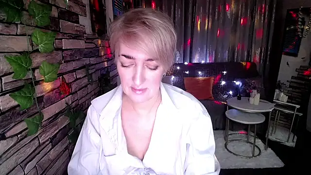 Snapshot of Hot_Girl87 chatting on December 9, 2024, 3:54 pm Hot Girl87 online show from December 9, 2024, 3:54 pm