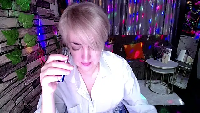 Snapshot of Hot_Girl87 chatting on December 11, 2024, 10:16 pm Hot Girl87 online show from December 11, 2024, 10:16 pm