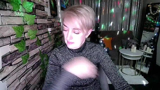 Snapshot of Hot_Girl87 chatting on December 15, 2024, 4:15 pm Hot Girl87 online show from December 15, 2024, 4:15 pm