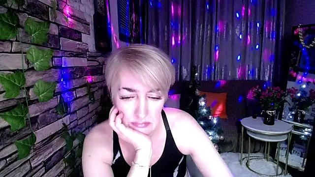 Snapshot of Hot_Girl87 chatting on December 16, 2024, 2:16 pm Hot Girl87 online show from December 16, 2024, 2:16 pm