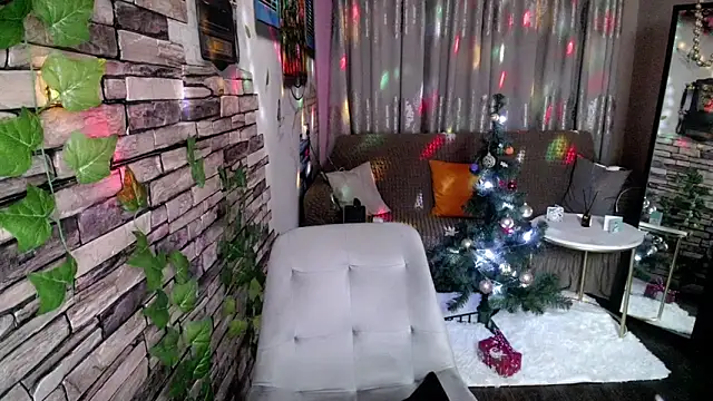 Snapshot of Hot_Girl87 chatting on December 25, 2024, 5:37 pm Hot Girl87 online show from December 25, 2024, 5:37 pm