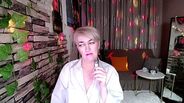 Snapshot of Hot_Girl87 chatting on December 30, 2024, 5:02 pm Hot Girl87 online show from December 30, 2024, 5:02 pm