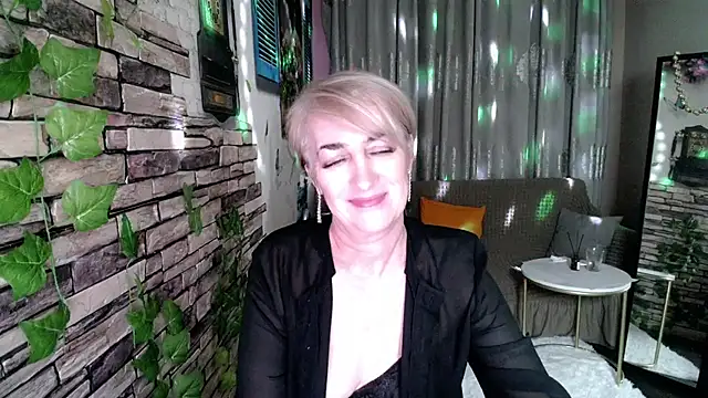 Snapshot of Hot_Girl87 chatting on December 31, 2024, 12:00 am Hot Girl87 online show from December 31, 2024, 12:00 am