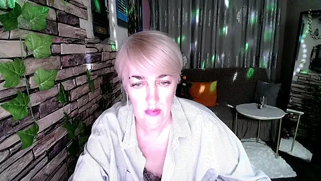 Snapshot of Hot_Girl87 chatting on January 5, 2025, 8:21 pm Hot Girl87 online show from January 5, 2025, 8:21 pm