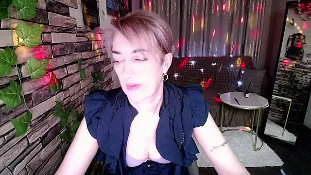 Snapshot of Hot_Girl87 chatting on January 14, 2025, 10:44 pm Hot Girl87 online show from January 14, 2025, 10:44 pm