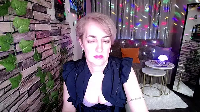 Snapshot of Hot_Girl87 chatting on January 21, 2025, 7:17 pm Hot Girl87 online show from January 21, 2025, 7:17 pm