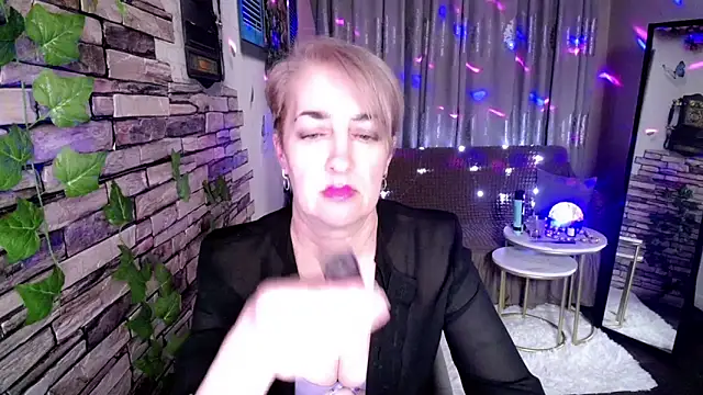 Snapshot of Hot_Girl87 chatting on January 21, 2025, 10:19 pm Hot Girl87 online show from January 21, 2025, 10:19 pm