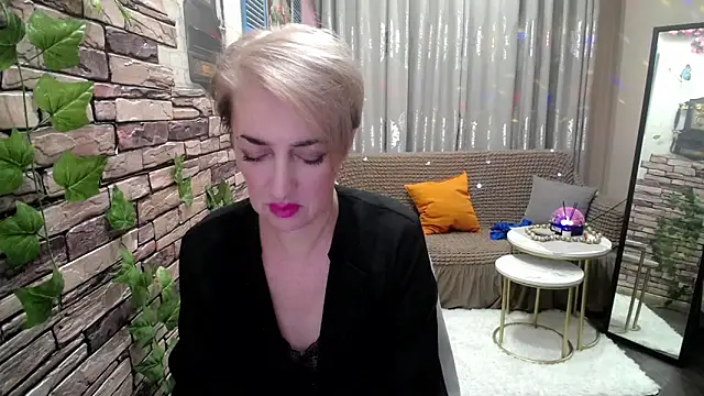 Snapshot of Hot_Girl87 chatting on January 28, 2025, 5:56 pm Hot Girl87 online show from January 28, 2025, 5:56 pm