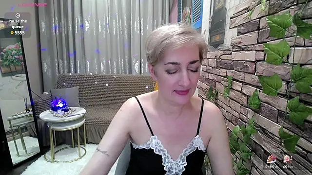 Snapshot of Hot_Girl87 chatting on February 4, 2025, 9:41 pm Hot Girl87 online show from February 4, 2025, 9:41 pm