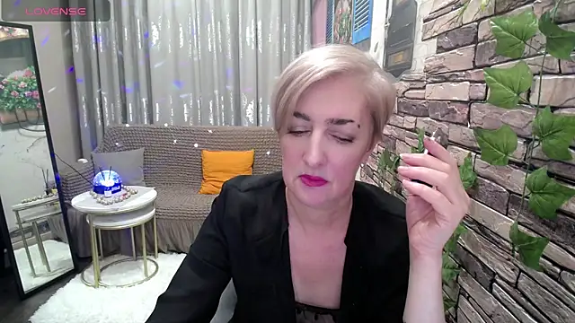 Snapshot of Hot_Girl87 chatting on February 5, 2025, 2:26 pm Hot Girl87 online show from February 5, 2025, 2:26 pm