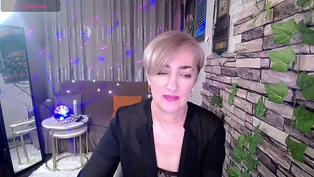 Snapshot of Hot_Girl87 chatting on February 5, 2025, 5:31 pm Hot Girl87 online show from February 5, 2025, 5:31 pm