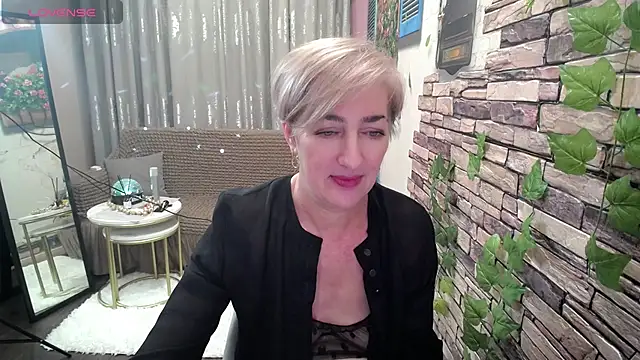 Snapshot of Hot_Girl87 chatting on February 5, 2025, 11:50 pm Hot Girl87 online show from February 5, 2025, 11:50 pm