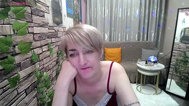 Snapshot of Hot_Girl87 chatting on February 8, 2025, 9:04 pm Hot Girl87 online show from February 8, 2025, 9:04 pm