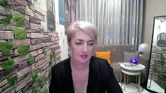 Snapshot of Hot_Girl87 chatting on February 9, 2025, 2:40 pm Hot Girl87 online show from February 9, 2025, 2:40 pm