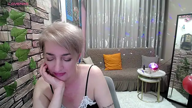 Snapshot of Hot_Girl87 chatting on February 10, 2025, 12:41 am Hot Girl87 online show from February 10, 2025, 12:41 am