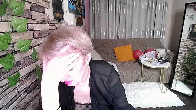 Snapshot of Hot_Girl87 chatting on February 13, 2025, 7:31 pm Hot Girl87 online show from February 13, 2025, 7:31 pm