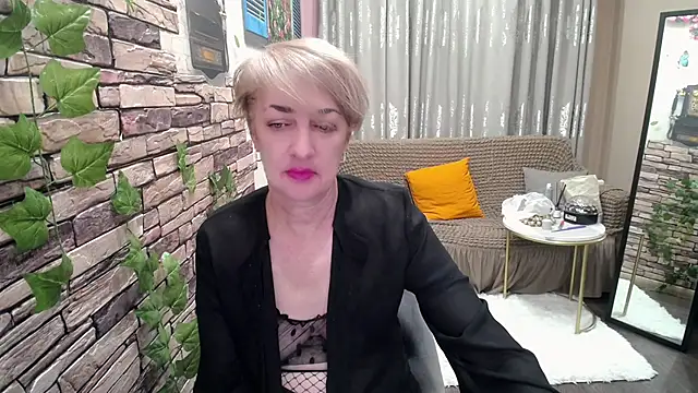 Snapshot of Hot_Girl87 chatting on February 14, 2025, 12:19 am Hot Girl87 online show from February 14, 2025, 12:19 am