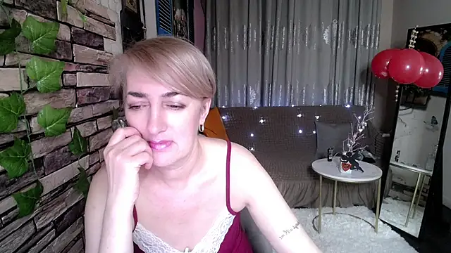 Snapshot of Hot_Girl87 chatting on February 16, 2025, 1:14 am Hot Girl87 online show from February 16, 2025, 1:14 am