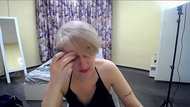 Snapshot of Hot_Girl87 chatting on March 4, 2025, 10:38 pm Hot Girl87 online show from March 4, 2025, 10:38 pm