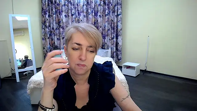 Snapshot of Hot_Girl87 chatting on March 13, 2025, 11:27 pm Hot Girl87 online show from March 13, 2025, 11:27 pm