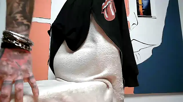 dani4334 online show from January 20, 2025, 11:02 am