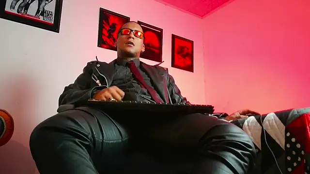 Snapshot of Leonnardo_Jaramillo chatting on November 13, 2025, 11:20 am Leonnardo Jaramillo online show from November 13, 2025, 11:20 am