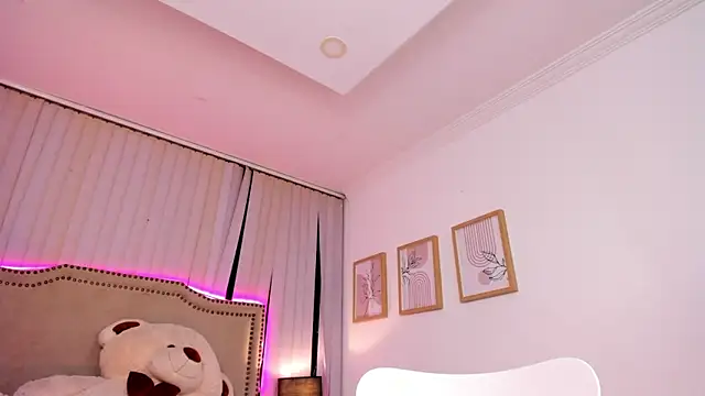 Valentina Se online show from March 4, 2025, 7:08 am