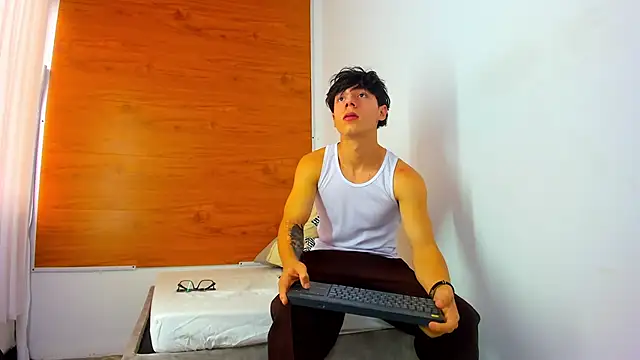 Snapshot of EVAN_XOX chatting on December 3, 2024, 9:45 pm EVAN XOX online show from December 3, 2024, 9:45 pm