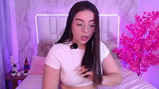 Snapshot of IsabellaAnngel chatting on May 6, 2026, 9:53 pm IsabellaAnngel online show from May 6, 2026, 9:53 pm