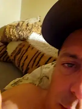 HeteroHotGuy1 online show from September 24, 2025, 6:55 pm