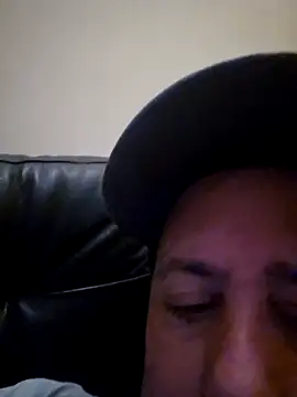 HeteroHotGuy1 online show from September 29, 2025, 10:58 pm