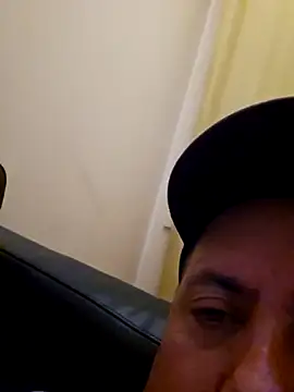 HeteroHotGuy1 online show from September 30, 2025, 7:52 pm