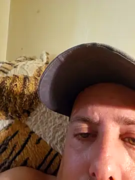 HeteroHotGuy1 online show from October 5, 2025, 12:47 pm