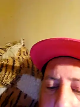 HeteroHotGuy1 online show from October 19, 2025, 9:37 pm