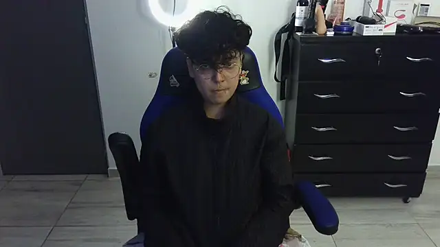 thomascooper7 online show from February 9, 2025, 1:33 am