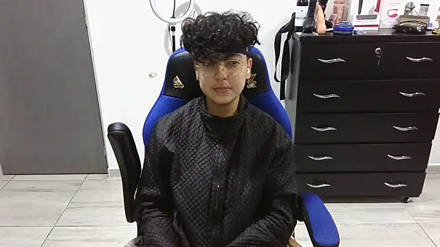 thomascooper7 online show from February 9, 2025, 7:05 am