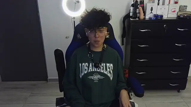 thomascooper7 online show from February 14, 2025, 12:30 am