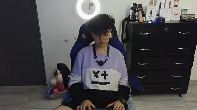 thomascooper7 online show from February 23, 2025, 11:58 pm