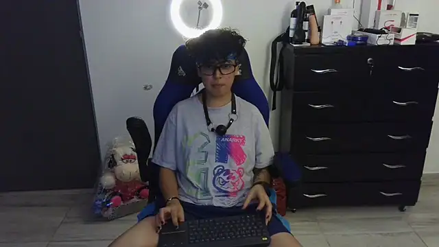 thomascooper7 online show from February 25, 2025, 12:36 am