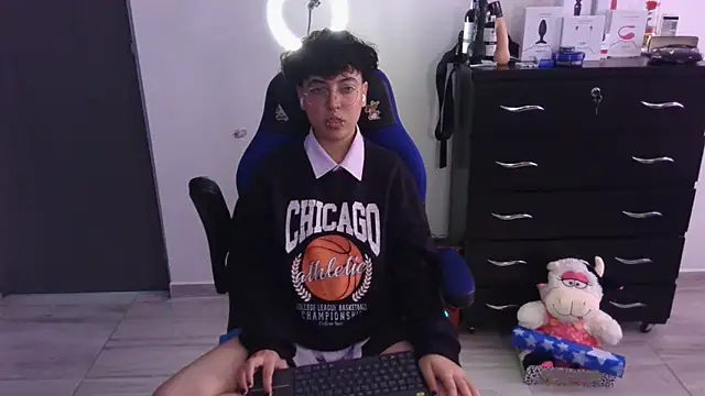 thomascooper7 online show from March 6, 2025, 7:54 pm