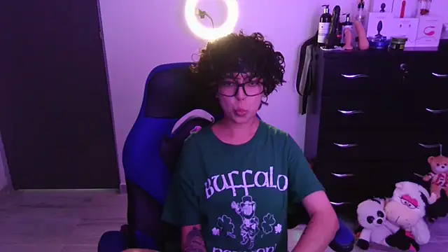 thomascooper7 online show from September 24, 2025, 7:17 pm