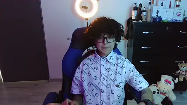 thomascooper7 online show from October 25, 2025, 8:14 pm