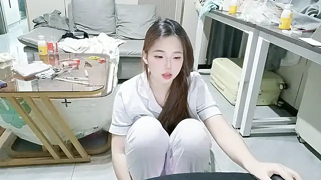 MM YY SS online show from October 15, 2025, 6:24 am