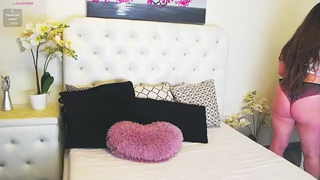 Ysabell01 online show from April 14, 2026, 4:29 am