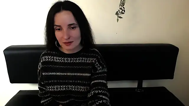 LaimaV  online show from April 1, 2026, 5:43 pm