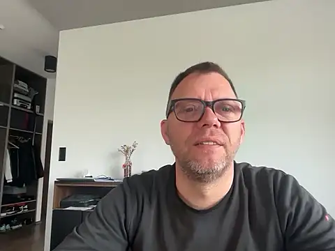 xmnbx77 online show from October 15, 2025, 7:30 am