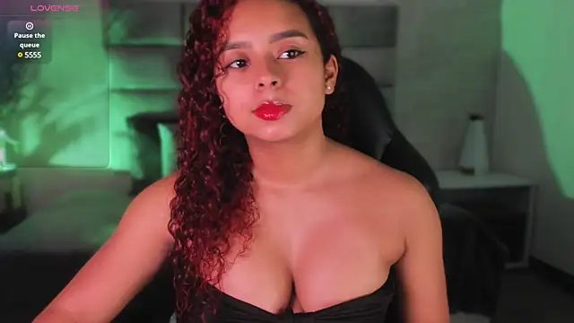 lara jones  online show from March 11, 2025, 3:26 am