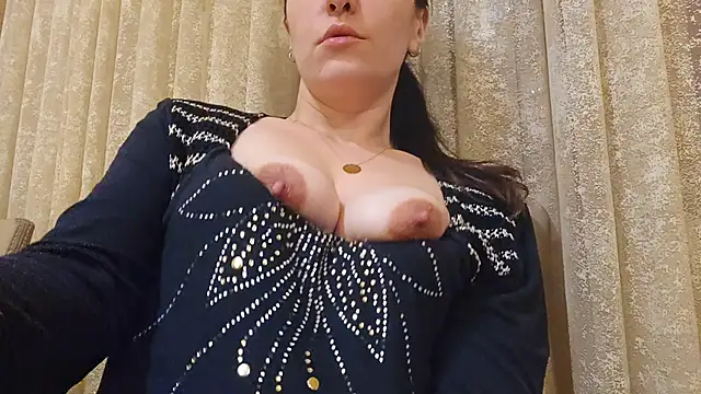 AlejandraDelaney online show from December 14, 2024, 5:14 pm